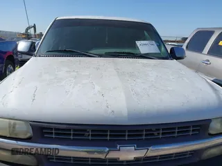 2000 Chevrolet Silverado 1500 with VIN 1GCEK14V3YE161114, listed as a IAAI auction lot 42001706 with 294,080 mi miles. Bid and sale history available at carsss.com. Image 6.
