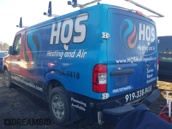 2021 Nissan NV Cargo SV z VIN 1N6BF0KY3MN800985, wystawiony jako IAAI lot #41237984 z przebiegiem 120 472 mil mil oraz . Historia ofert i sprzedaży dostępna na DreamBid. Obrazek 3.