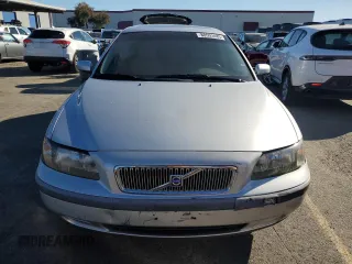 2004 Volvo V70 with VIN YV1SW59V142358585, listed as a Copart auction lot 88553485 with 215,670 mi miles and Salvage title. Bid and sale history available at DreamBid. Image 5.