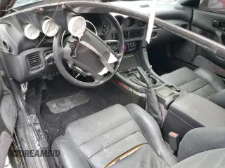 1992 Mitsubishi 3000GT z VIN JA3XE74C2NY028905, wystawiony jako Copart lot #81549834 z przebiegiem 131 349 mil mil oraz Szkody całkowita. Historia ofert i sprzedaży dostępna na DreamBid. Obrazek 8.