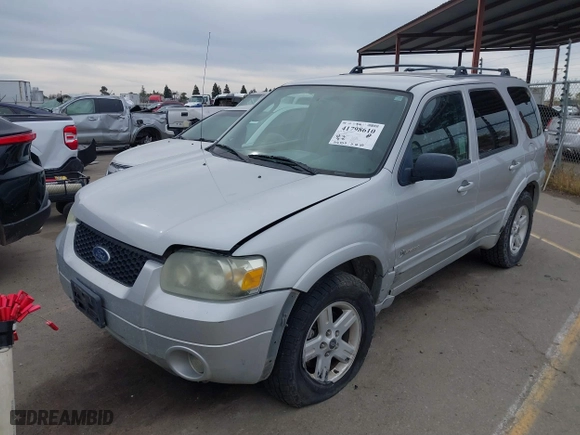 2005 Ford Escape Hybrid with VIN 1FMCU95H05KC95225, listed as a IAAI auction lot 41798610 with 216,659 mi miles. Bid and sale history available at carsss.com. Image 17.