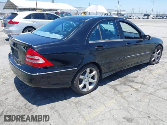 2007 Mercedes-Benz C 230 Sport z VIN WDBRF52HX7F888302, wystawiony jako IAAI lot #42539712 z przebiegiem 151 263 mil mil oraz . Historia ofert i sprzedaży dostępna na DreamBid. Obrazek 4.