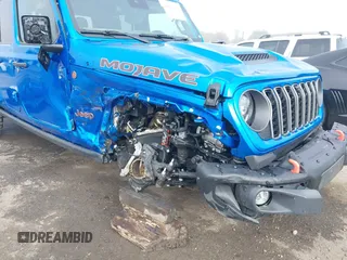 2024 Jeep Gladiator Mojave X z VIN 1C6JJTEG5RL121313, wystawiony jako IAAI lot #41013599 z przebiegiem 2 952 mil mil oraz . Historia ofert i sprzedaży dostępna na DreamBid. Obrazek 6.