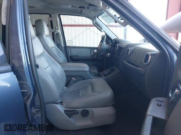 2003 Ford Expedition Special Service with VIN 1FMFU16L53LC22957, listed as a IAAI auction lot 41880554 with 330,265 mi miles. Bid and sale history available at carsss.com. Image 5.