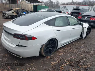2020 Tesla Model S Long Range with VIN 5YJSA1E23LF389065, listed as a IAAI auction lot 41131372 with Not Provided miles. Bid and sale history available at carsss.com. Image 4.