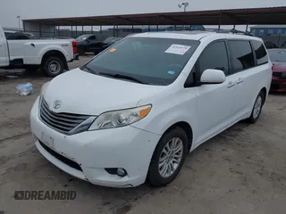 2014 Toyota Sienna XLE z VIN 5TDYK3DC5ES439511, wystawiony jako IAAI lot #41510779 z przebiegiem 218 782 mil mil oraz . Historia ofert i sprzedaży dostępna na DreamBid. Obrazek 19.
