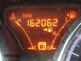 2014 Nissan Note SV z VIN 3N1CE2CPXEL394560, wystawiony jako IAAI lot #42318947 z przebiegiem 162 062 mil mil oraz . Historia ofert i sprzedaży dostępna na DreamBid. Obrazek 15.