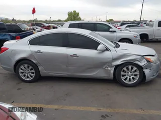 2013 Buick Regal Premium 1 z VIN 2G4GS5ER3D9167344, wystawiony jako IAAI lot #42097418 z przebiegiem 95 452 mil mil oraz . Historia ofert i sprzedaży dostępna na DreamBid. Obrazek 13.