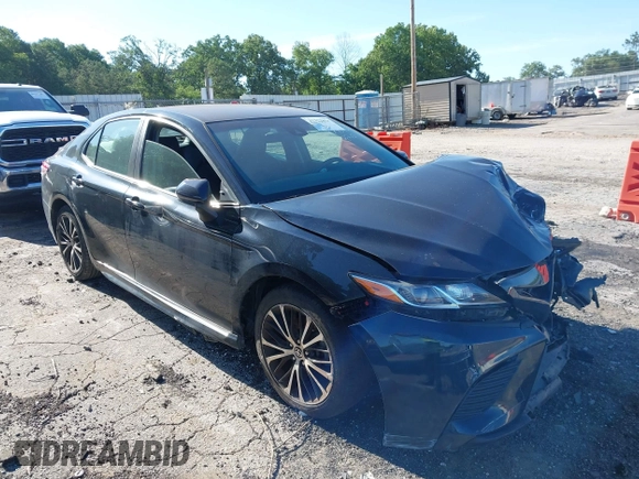 2020 Toyota Camry SE z VIN 4T1G11AK8LU362751, wystawiony jako IAAI lot #42322858 z przebiegiem 105 175 mil mil oraz . Historia ofert i sprzedaży dostępna na DreamBid. Obrazek 1.