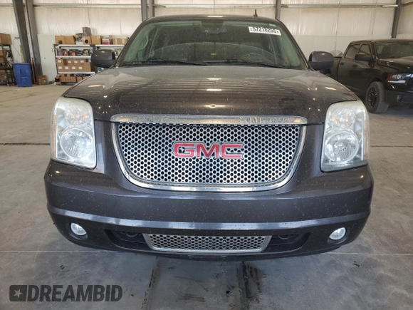 2010 GMC Yukon Denali z VIN 1GKUKEEFXAR179946, wystawiony jako Copart lot #57218255 z przebiegiem 155 971 mil mil oraz Czysty tytuł • Clean title. Historia ofert i sprzedaży dostępna na DreamBid. Obrazek 5.