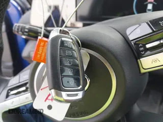 2022 Hyundai Elantra SEL z VIN KMHLN4AG9NU337327, wystawiony jako IAAI lot #41988122 z przebiegiem 63 137 mil mil oraz . Historia ofert i sprzedaży dostępna na DreamBid. Obrazek 11.