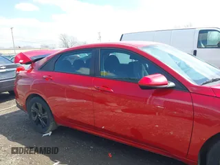 2021 Hyundai Elantra SEL z VIN 5NPLM4AG1MH022716, wystawiony jako IAAI lot #41930285 z przebiegiem 53 294 mil mil oraz . Historia ofert i sprzedaży dostępna na DreamBid. Obrazek 13.