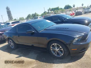 2013 Ford Mustang V6 z VIN 1ZVBP8AM2D5259728, wystawiony jako IAAI lot #42478522 z przebiegiem 179 685 mil mil oraz . Historia ofert i sprzedaży dostępna na DreamBid. Obrazek 13.