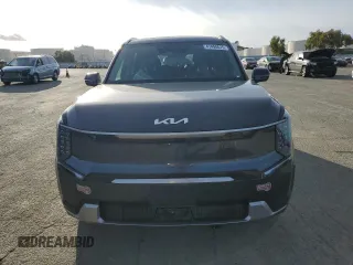 2024 Kia EV9 Land with VIN KNDADFS58R6027512, listed as a Copart auction lot 47490615 with 6,008 mi miles and Salvage Title. Bid and sale history available at carsss.com. Image 5.