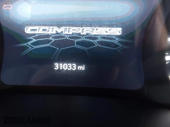 2024 Jeep Compass Limited z VIN 3C4NJDCN6RT597494, wystawiony jako IAAI lot #42538077 z przebiegiem 31 033 mil mil oraz . Historia ofert i sprzedaży dostępna na DreamBid. Obrazek 16.
