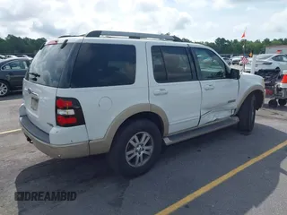 2006 Ford Explorer Eddie Bauer z VIN 1FMEU64E76UA20438, wystawiony jako IAAI lot #42447279 z przebiegiem 215 858 mil mil oraz . Historia ofert i sprzedaży dostępna na DreamBid. Obrazek 4.