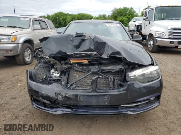 2016 BMW 3 Series 328i xDrive z VIN WBA8E3C58GK501954, wystawiony jako Copart lot #57365135 z przebiegiem 134 024 mil mil oraz Szkoda całkowita • Salvage title. Historia ofert i sprzedaży dostępna na DreamBid. Obrazek 5.