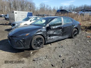 2025 Toyota Camry LE z VIN 4T1DBADK3SU510279, wystawiony jako Copart lot #46408205 z przebiegiem 7 274 mil mil oraz Szkoda całkowita • Salvage title. Historia ofert i sprzedaży dostępna na DreamBid. Obrazek 1.