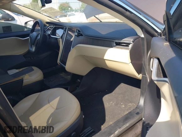 2013 Tesla Model S z VIN 5YJSA1DN6DFP03367, wystawiony jako IAAI lot #42565978 z przebiegiem 105 945 mil mil oraz . Historia ofert i sprzedaży dostępna na DreamBid. Obrazek 5.