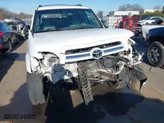 2005 Toyota Sequoia SR5 with VIN 5TDZT34A85S255793, listed as a IAAI auction lot 41173149 with 212,354 mi miles. Bid and sale history available at carsss.com. Image 6.