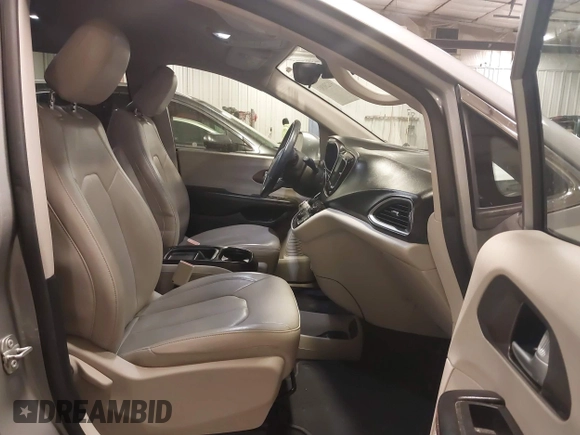 2018 Chrysler Pacifica Touring L with VIN 2C4RC1BG3JR330401, listed as a IAAI auction lot 41250303 with 86,975 mi miles and . Bid and sale history available at DreamBid. Image 5.