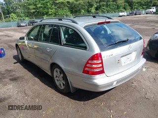 2005 Mercedes-Benz C 240 z VIN WDBRH81J85F611452, wystawiony jako IAAI lot #42308400 z przebiegiem 189 853 mil mil oraz . Historia ofert i sprzedaży dostępna na DreamBid. Obrazek 3.