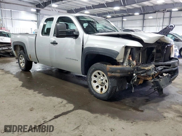 2010 Chevrolet Silverado 1500 with VIN 1GCSKPE31AZ215902, listed as a Copart auction lot 46908275 with 135,645 mi miles and Salvage Title. Bid and sale history available at DreamBid. Image 4.