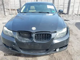 2011 BMW 3 Series 328i xDrive z VIN WBAPK5G50BNN80666, wystawiony jako IAAI lot #41876305 z przebiegiem 155 104 mil mil oraz . Historia ofert i sprzedaży dostępna na DreamBid. Obrazek 6.