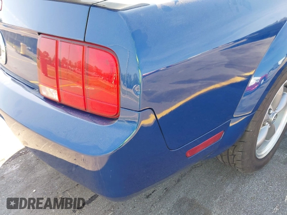 2006 Ford Mustang Standard with VIN 1ZVFT80N565167331, listed as a IAAI auction lot 42162547 with 113,035 mi miles. Bid and sale history available at carsss.com. Image 6.