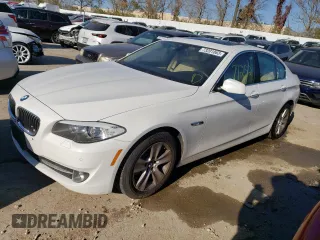 2013 BMW 5 Series 528i xDrive with VIN WBAXH5C55DD113871, listed as a Copart auction lot 73201063 with 71,252 mi miles and Salvage Title. Bid and sale history available at carsss.com. Image 1.