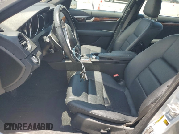 2014 Mercedes-Benz C 250 Sport с VIN WDDGF4HB8EA960846, выставлен на аукционе Copart как лот 63488435 с пробегом 73 404 миль миль и Списание • Salvage title. История ставок и продаж доступна на DreamBid. Изображение 7.