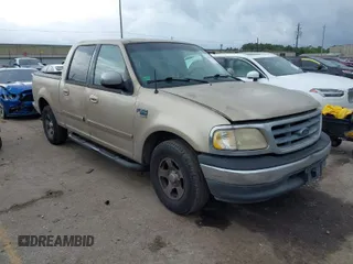 2001 Ford F-150 SuperCrew XLT with VIN 1FTRW07W61KE35305, listed as a IAAI auction lot 41912087 with 221,826 mi miles. Bid and sale history available at carsss.com. Image 1.