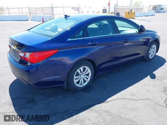 2013 Hyundai Sonata GLS z VIN 5NPEB4AC7DH566018, wystawiony jako IAAI lot #42249681 z przebiegiem 100 998 mil mil oraz . Historia ofert i sprzedaży dostępna na DreamBid. Obrazek 4.