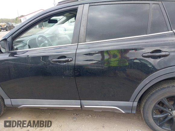 2018 Toyota RAV4 XLE with VIN 2T3RFREV1JW697044, listed as a IAAI auction lot 41891412 with 140,145 mi miles. Bid and sale history available at carsss.com. Image 15.