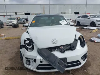 2019 Volkswagen Beetle S with VIN 3VWFD7AT2KM701622, listed as a IAAI auction lot 41520300 with 1 mi miles. Bid and sale history available at carsss.com. Image 13.