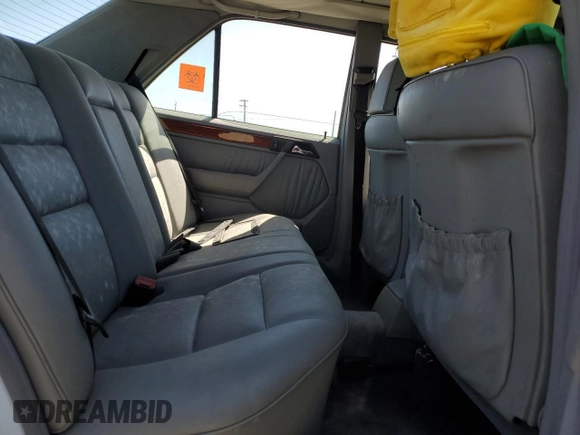 1994 Mercedes-Benz E 320 with VIN WDBEA32E6RC028778, listed as a Copart auction lot 54243815 with 205,957 mi miles and Clean Title. Bid and sale history available at DreamBid. Image 10.