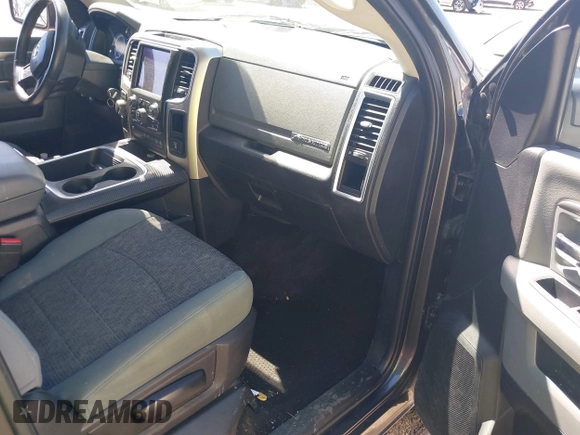 2018 Ram 1500 Big Horn z VIN 3C6RR7LT6JG135788, wystawiony jako IAAI lot #41823577 z przebiegiem 85 205 mil mil oraz . Historia ofert i sprzedaży dostępna na DreamBid. Obrazek 5.