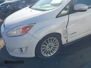 2014 Ford C-Max SE z VIN 1FADP5AUXEL519452, wystawiony jako IAAI lot #41633137 z przebiegiem 28 479 mil mil oraz . Historia ofert i sprzedaży dostępna na DreamBid. Obrazek 6.