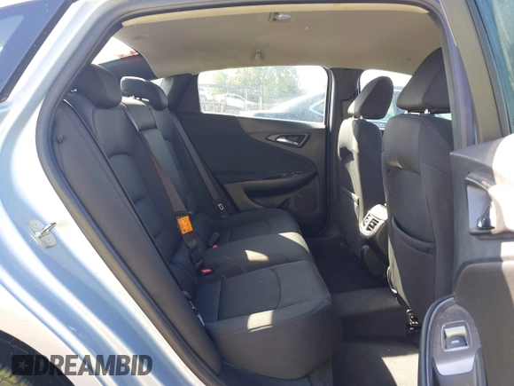 2018 Chevrolet Malibu LT z VIN 1G1ZD5ST4JF225982, wystawiony jako IAAI lot #42290615 z przebiegiem 122 483 mil mil oraz . Historia ofert i sprzedaży dostępna na DreamBid. Obrazek 8.