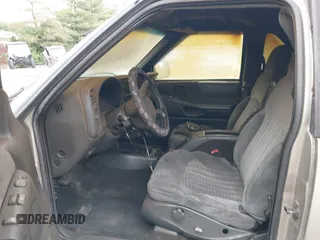 2000 Chevrolet Blazer LS с VIN 1GNCT18W7YK161195, выставлен на аукционе IAAI как лот 42329599 с пробегом 122 834 миль миль и . История ставок и продаж доступна на DreamBid. Изображение 5.