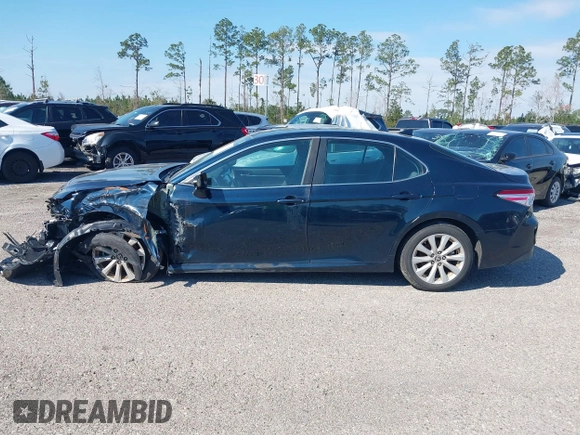 2020 Toyota Camry LE with VIN 4T1C11AK9LU985116, listed as a IAAI auction lot 40798999 with 53,390 mi miles. Bid and sale history available at carsss.com. Image 14.