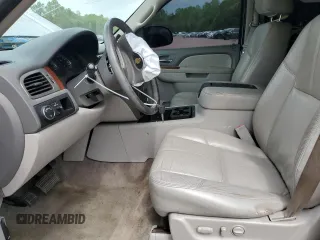 2014 Chevrolet Suburban LT z VIN 1GNSCJE00ER157634, wystawiony jako Copart lot #53271405 z przebiegiem 244 830 mil mil oraz Czysty tytuł • Clean title. Historia ofert i sprzedaży dostępna na DreamBid. Obrazek 7.