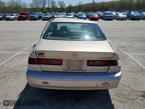 1999 Toyota Camry LE z VIN JT2BF22KXX0230830, wystawiony jako Copart lot #52253985 z przebiegiem 151 758 mil mil oraz Szkoda całkowita • Salvage title. Historia ofert i sprzedaży dostępna na DreamBid. Obrazek 6.