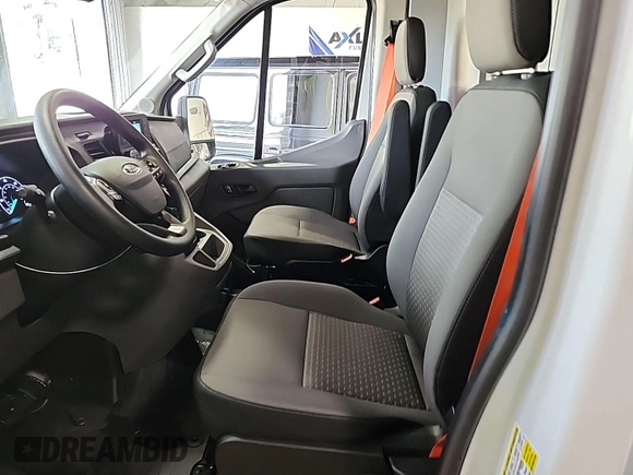 2023 Ford Transit Cargo z VIN 1FTBR1X85PKC00581, wystawiony jako IAAI lot #42900680 z przebiegiem 8 386 mil mil oraz . Historia ofert i sprzedaży dostępna na DreamBid. Obrazek 22.