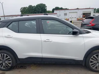 2023 Nissan Kicks SV z VIN 3N1CP5CV3PL563363, wystawiony jako IAAI lot #42714470 z przebiegiem 43 127 mil mil oraz . Historia ofert i sprzedaży dostępna na DreamBid. Obrazek 13.