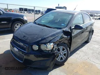 2014 Chevrolet Sonic LT z VIN 1G1JC5SH5E4224501, wystawiony jako IAAI lot #42275218 z przebiegiem 119 370 mil mil oraz . Historia ofert i sprzedaży dostępna na DreamBid. Obrazek 17.