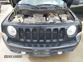 2016 Jeep Patriot Latitude z VIN 1C4NJPFB9GD584308, wystawiony jako IAAI lot #42534222 z przebiegiem 179 239 mil mil oraz . Historia ofert i sprzedaży dostępna na DreamBid. Obrazek 10.