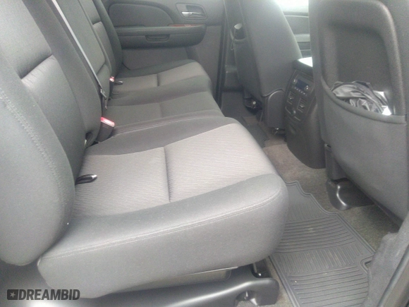 2013 Chevrolet Avalanche LS with VIN 3GNMCEE05DG364132, listed as a IAAI auction lot 41385609 with 144,007 mi miles. Bid and sale history available at carsss.com. Image 7.