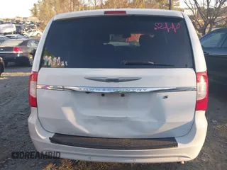 2015 Chrysler Town & Country S with VIN 2C4RC1HG7FR742447, listed as a IAAI auction lot 41814403 with 171,766 mi miles. Bid and sale history available at carsss.com. Image 16.