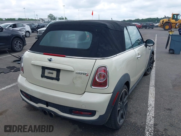 2011 MINI Convertible S с VIN WMWZP3C57BTX82937, выставлен на аукционе IAAI как лот 42389373 с пробегом 60 651 миль миль и . История ставок и продаж доступна на DreamBid. Изображение 4.